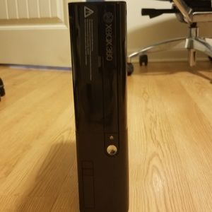 USED-Like New X-box 360 E